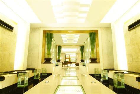 The 22 best spas in Makati .